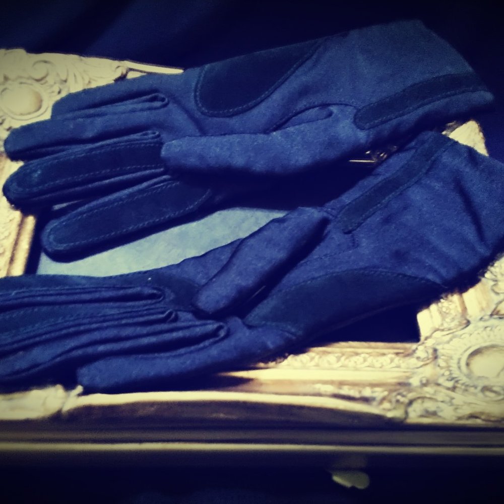 BLACK - Vintage Lined Women's Black Medium Sized Gloves - Picture 3 of 6